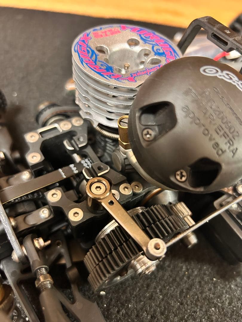 京商V-One R4 (エンジン、マフラー、サーボ付属)