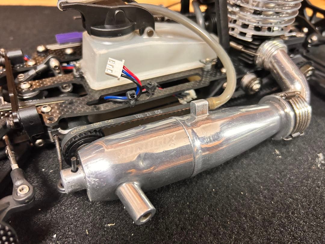 京商V-One R4 (エンジン、マフラー、サーボ付属)