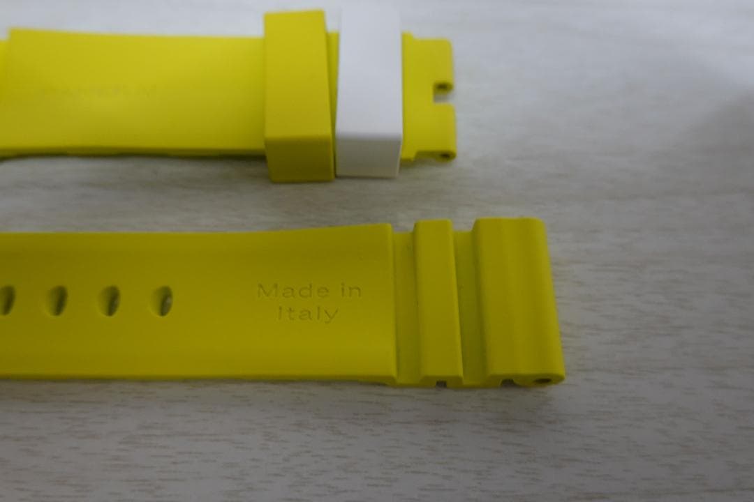 純正　PANERAI　パネライベルト、ストラップ　ラバー　イエロー