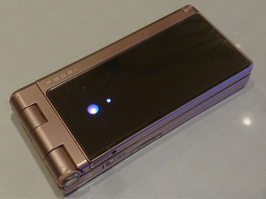 美品 ドコモ P906i PINK ピンク ガラケー ガンダム ゲーム 携帯