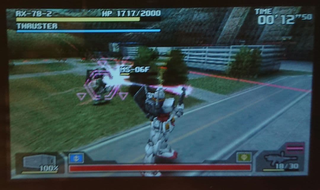 美品 ドコモ P906i PINK ピンク ガラケー ガンダム ゲーム 携帯