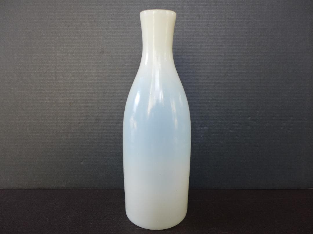 蔵出し　明治期頃　乳白ガラス　徳利　和ガラス瓶　乳半　明治ガラス　酒器　美品