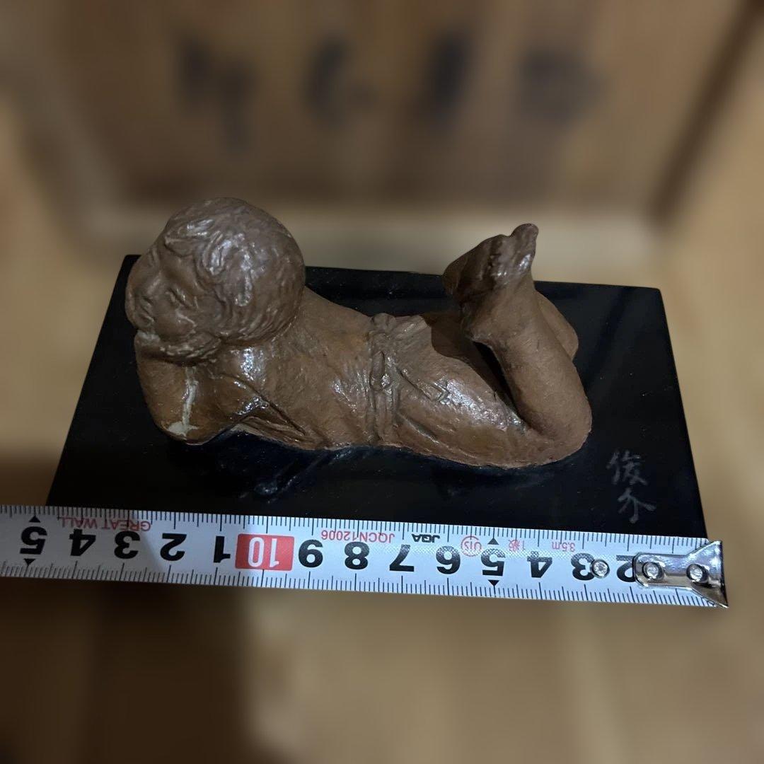 彫刻家 上條俊介作 ブロンズ製　ものぐさ太 郎像 漆板