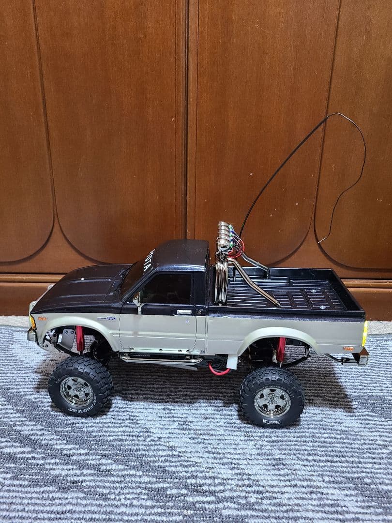 タミヤラジコン1/10ハイラックス ハイリフトプロポ付 組立済みライトユニット付