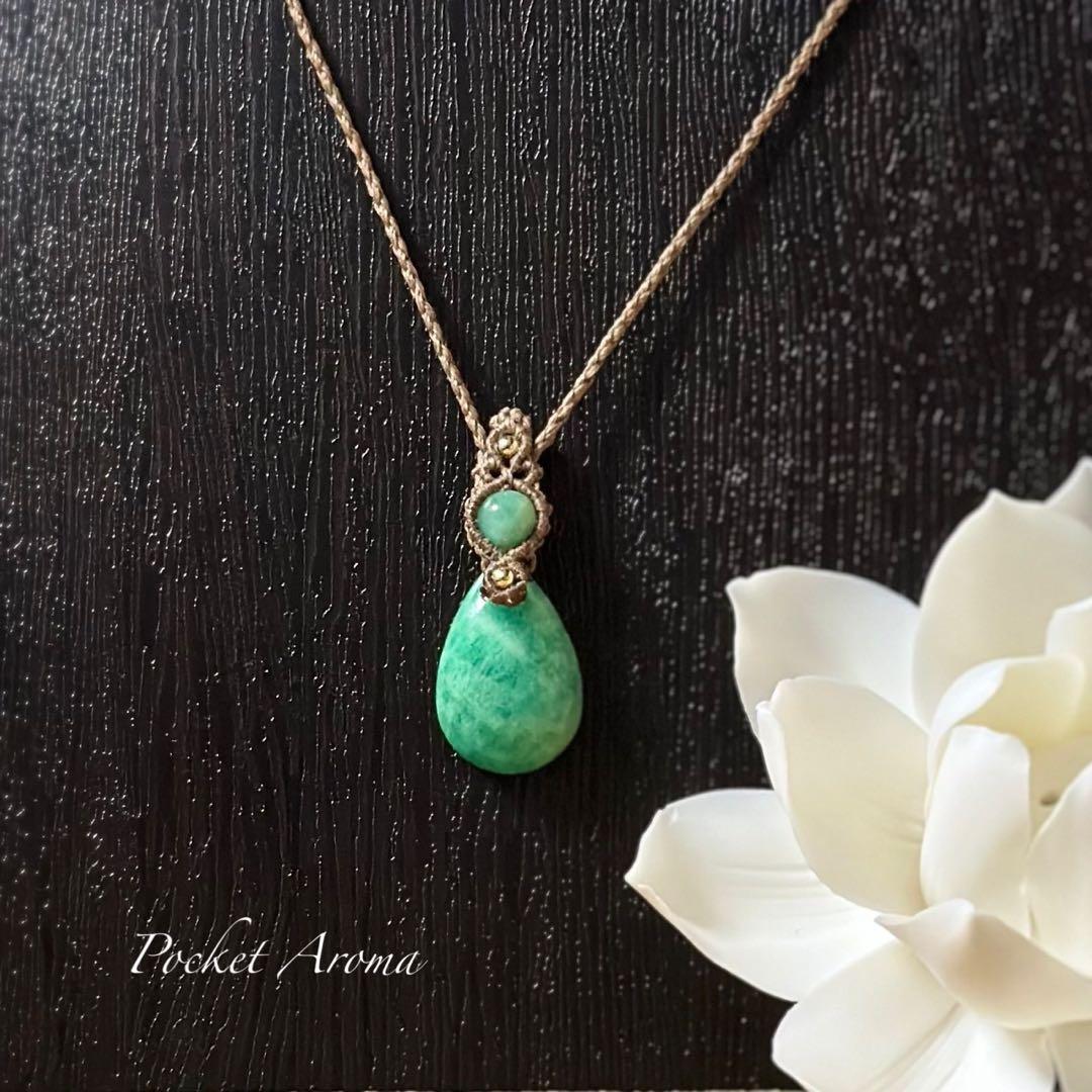 『緑癒』エメラルドのマクラメペンダントネックレス