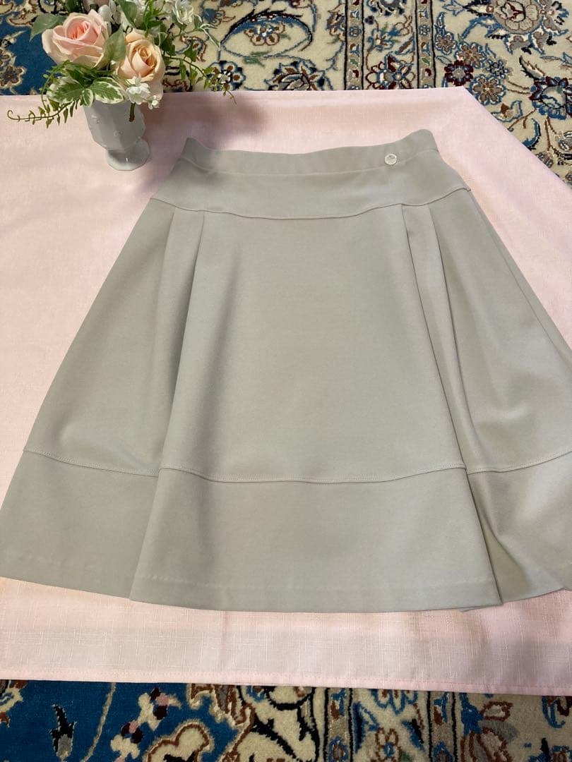 jolie mignon ジョリーミニヨン　タックフレアスカート　グレージュ40