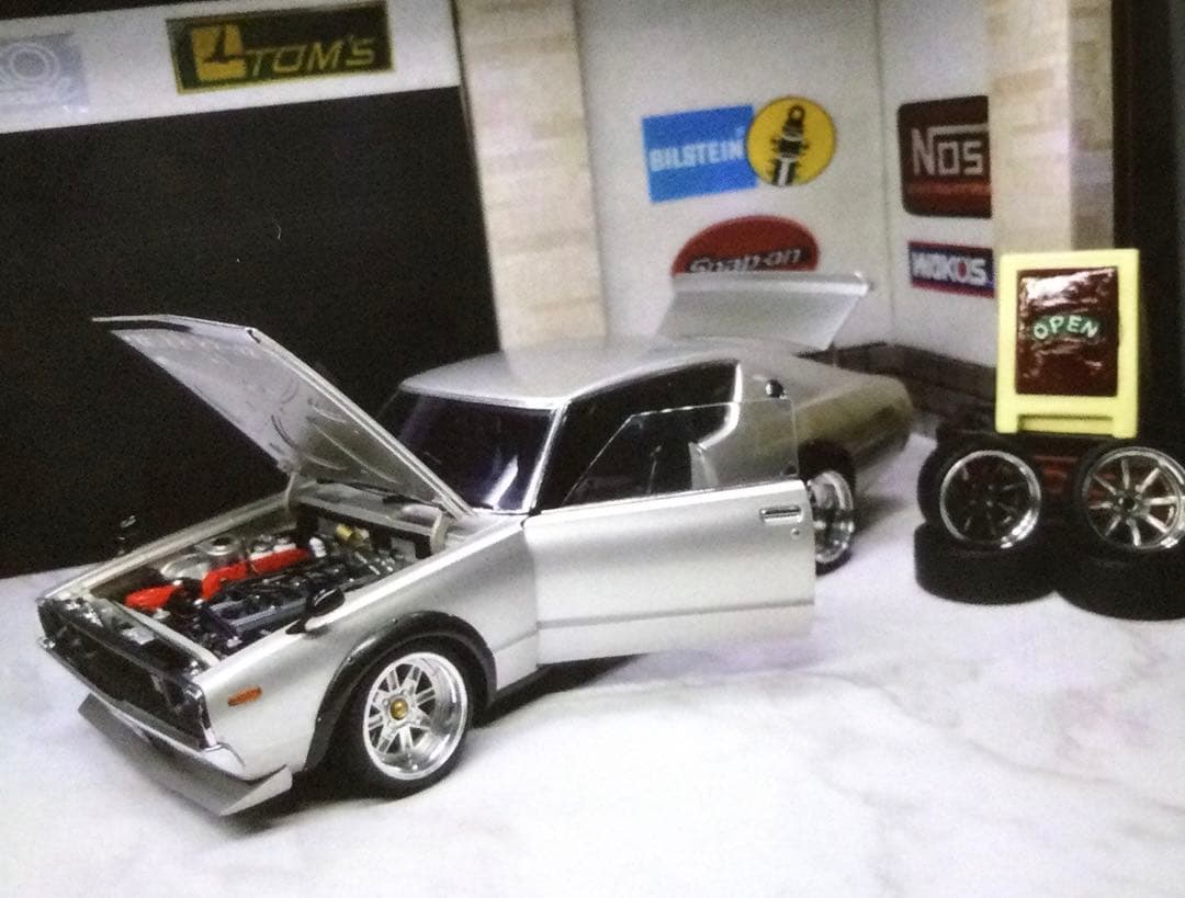 オートアート1/18 スカイラインGTーR シルバー　シャツおまけ付き