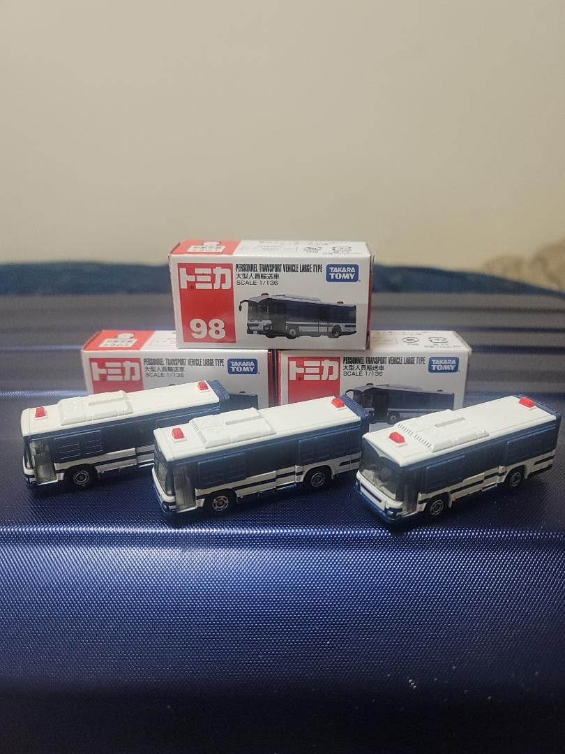 パトカー警察車両15台