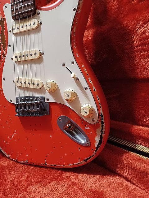 ギター FiestaRed Relic Multilayer Stratocaster
