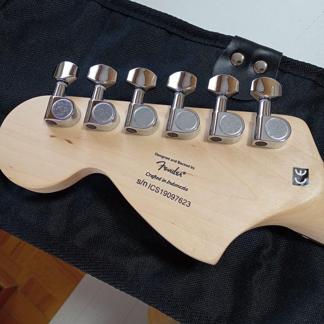 エレキギター　squier　ピンク