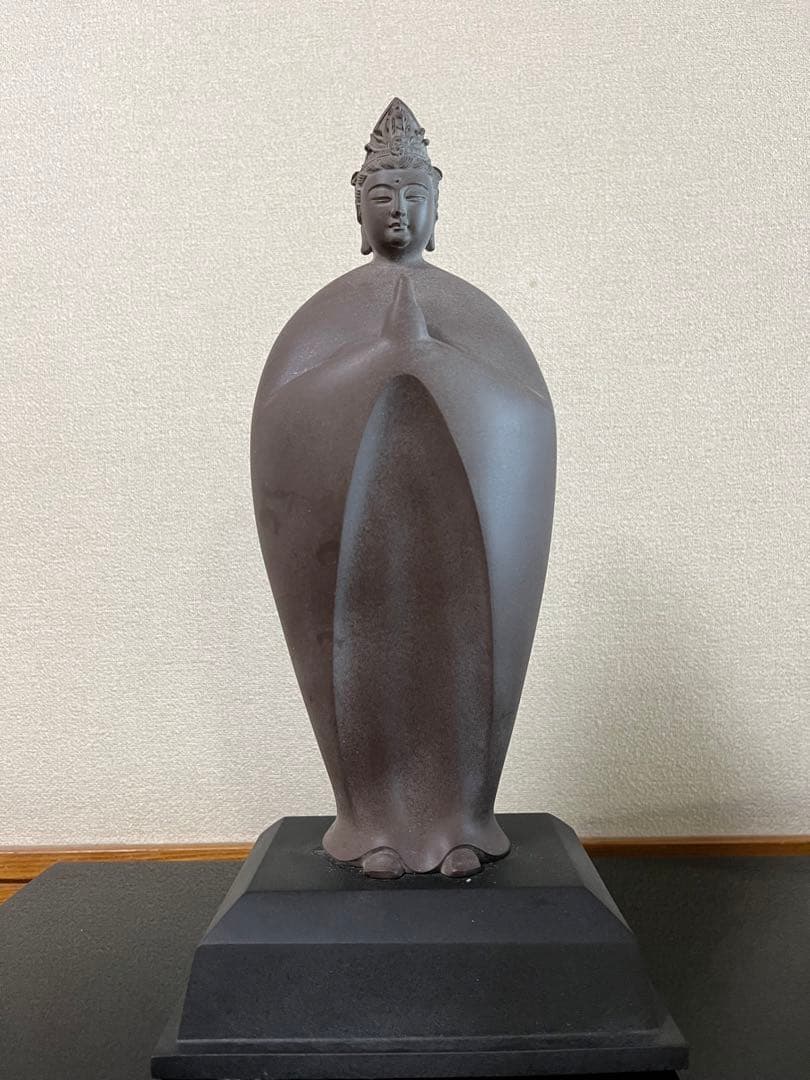 合掌観音像　仏像　仏教アート　彫刻　黒曜石　イスム　砂岩石