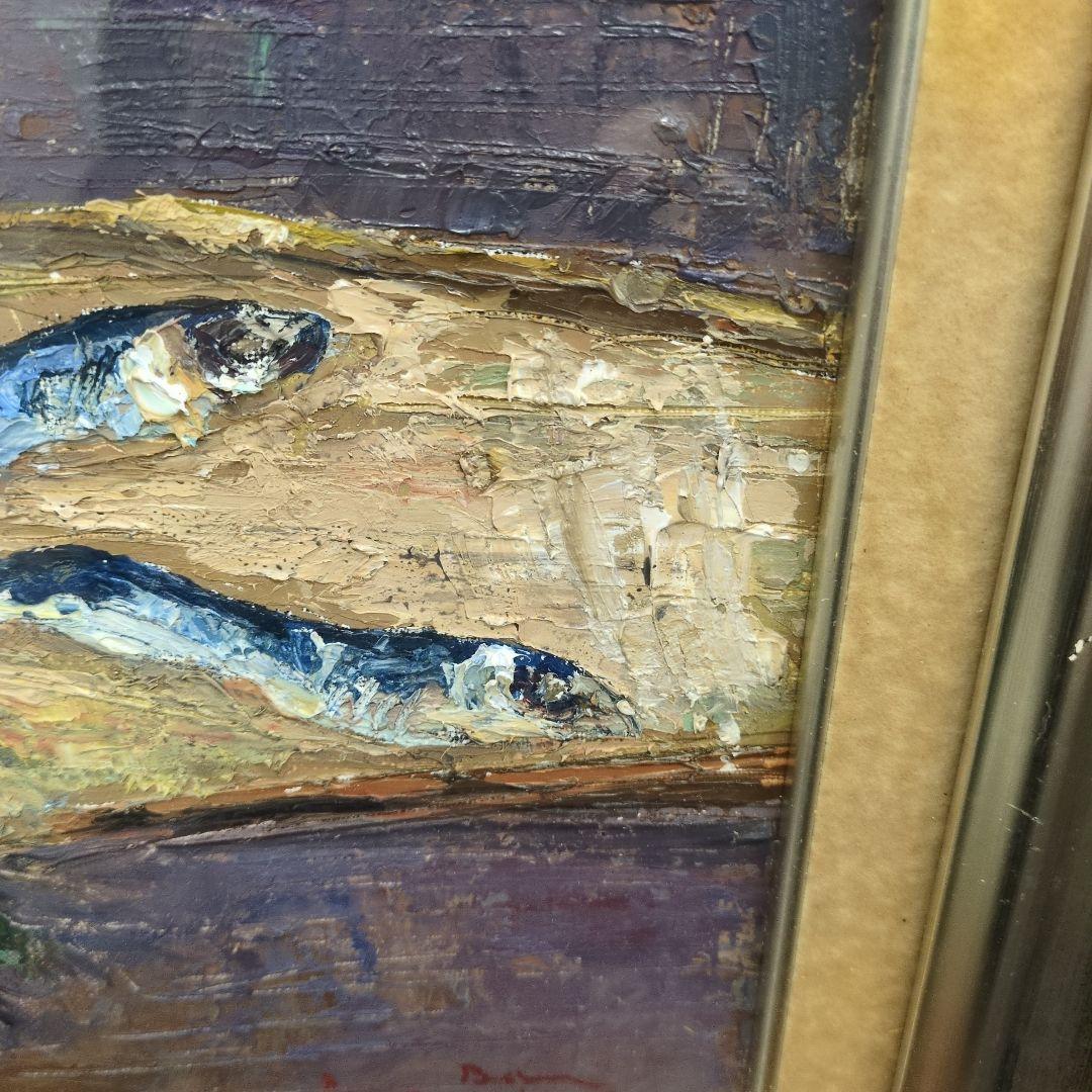 鈴木のサインがある小魚と野菜の油絵です。味のある絵です