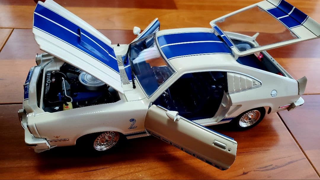 1975 Ford Mustang II Cobra II ミニカー