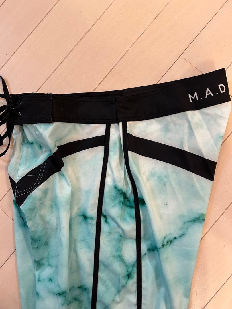 M.A.D SPORTS サーフパンツ32インチ　フィジーク