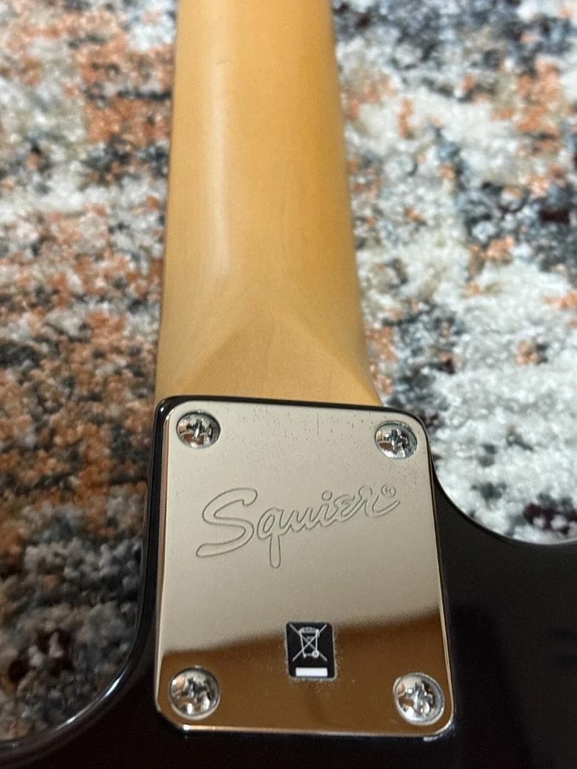 ギター Squier by Fender Hello Kitty Mini Strat