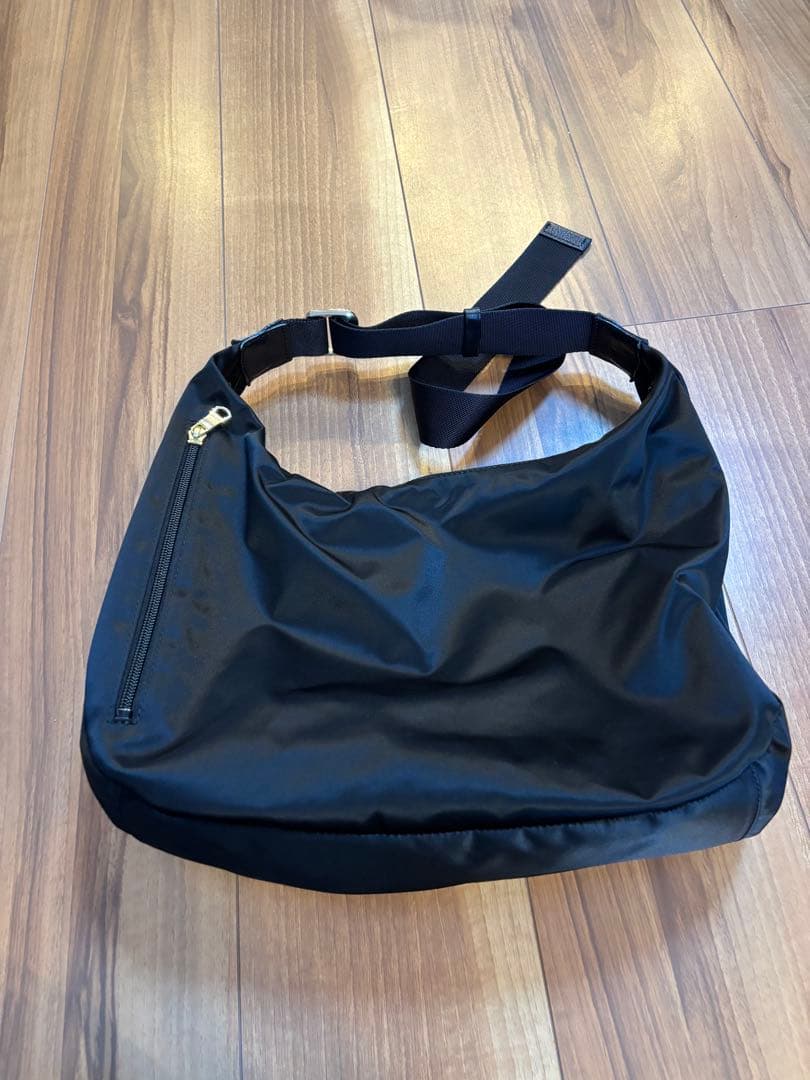 ラシット　ラウンドショルダーバッグ　ナイロン