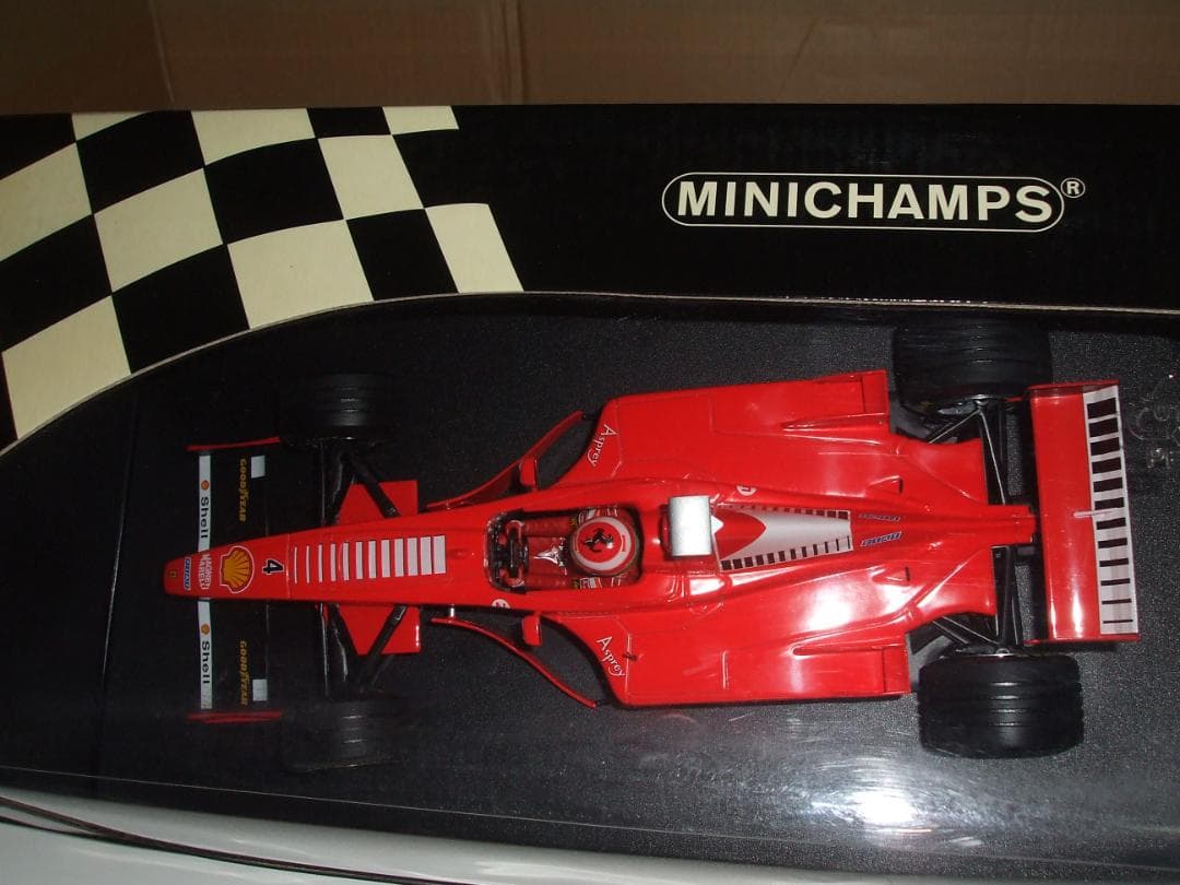 フェラーリ　F３００　E・アーバイン　＃４　ミニチャンプス　１／１８