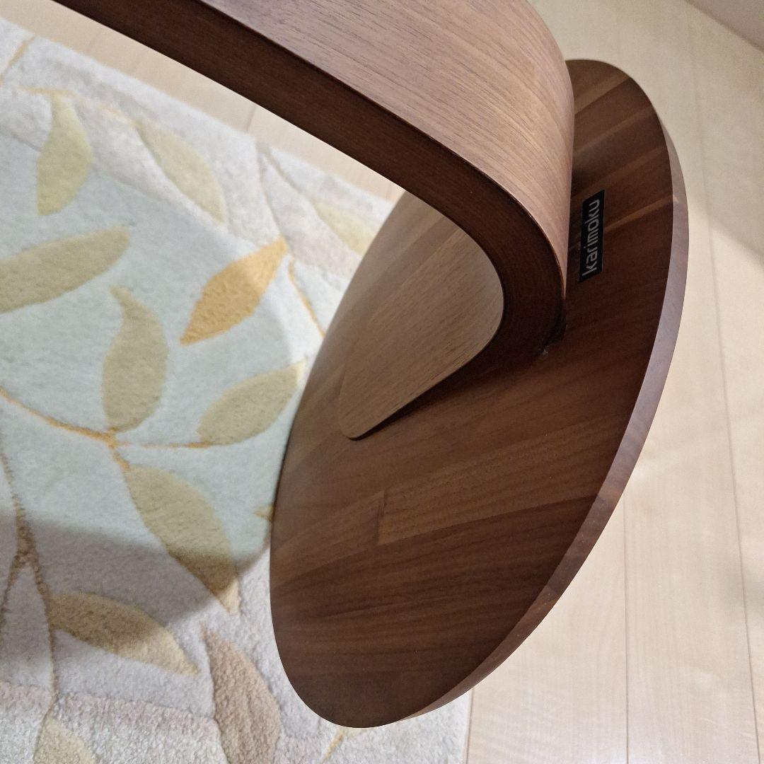 カリモク正規品サイドテーブル天然木ウォールナット材ナチュラル色、天板高さ66㎝、