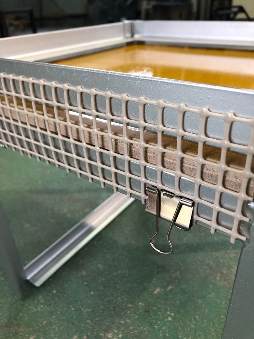 日本蜜蜂 重箱用巣箱台 30cm用 トリカルネット付き