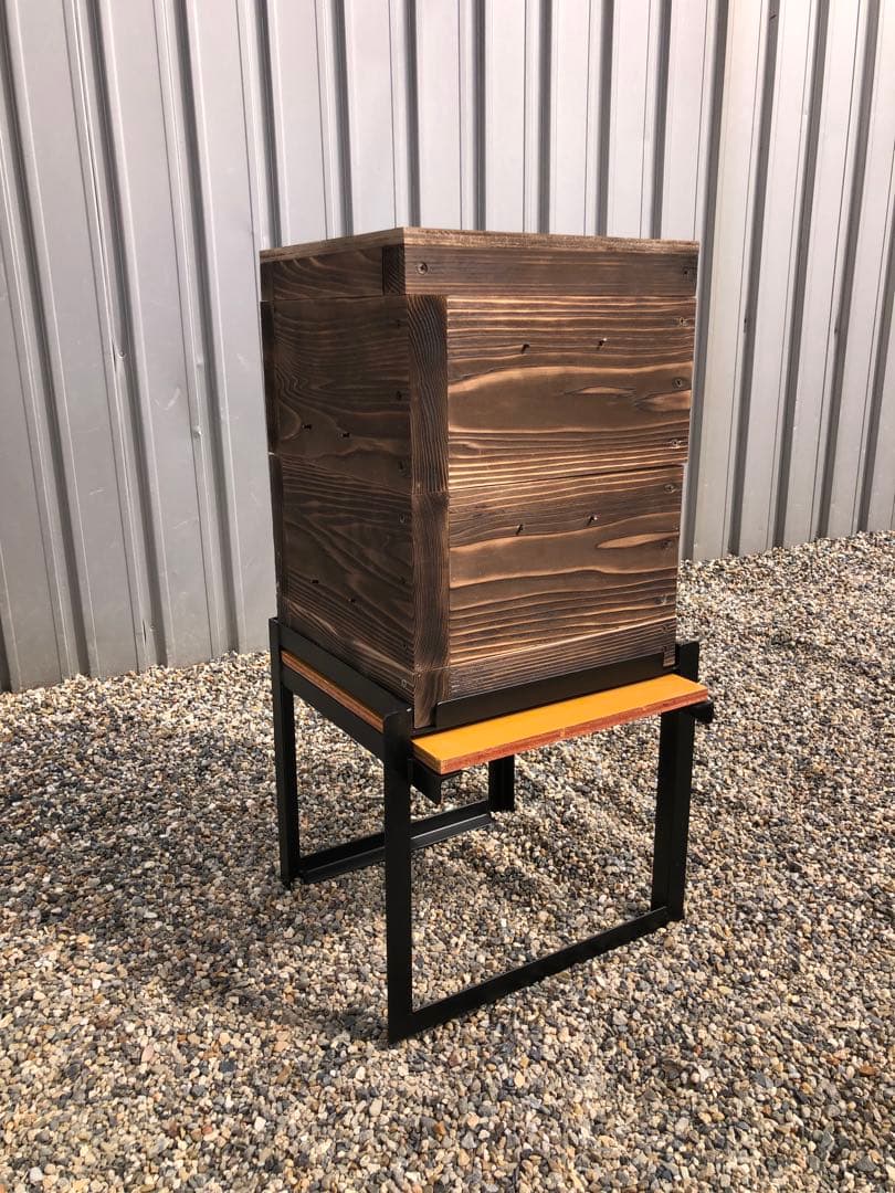 日本蜜蜂 重箱用巣箱台 30cm用 トリカルネット付き