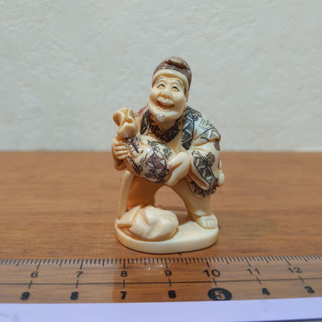 時代提物 人物根付 天然素材 在銘【宝探し】高5cm 重22ｇ縁起物 幸運の兆し