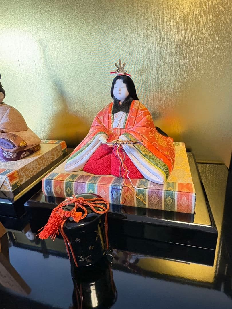 【真多呂作】男雛 女雛 セット/金屏風・飾台・台座・丸貝桶付き/送料無料