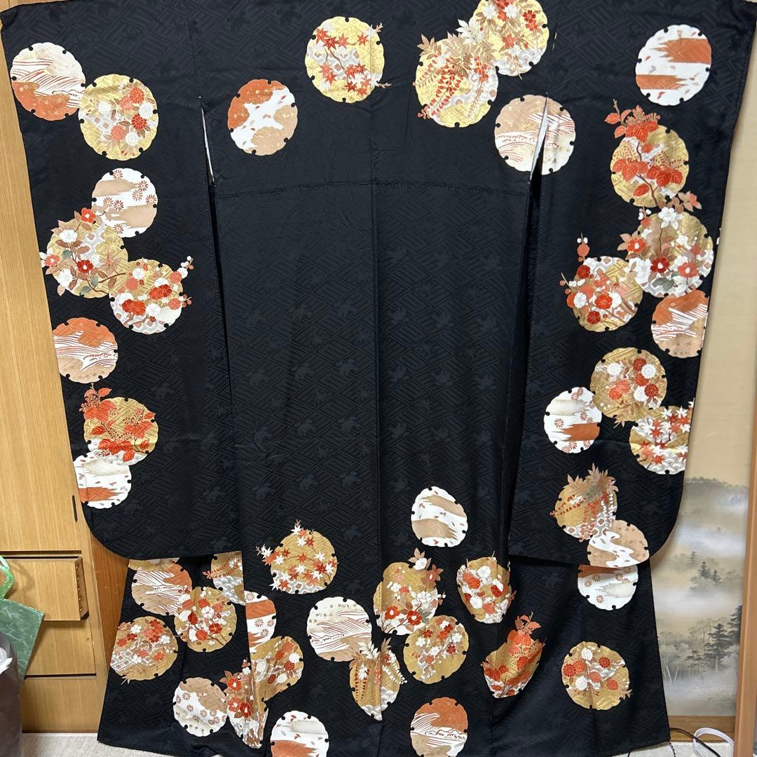 ♡大人おしゃれ！黒地に雪輪模様のお振袖♡