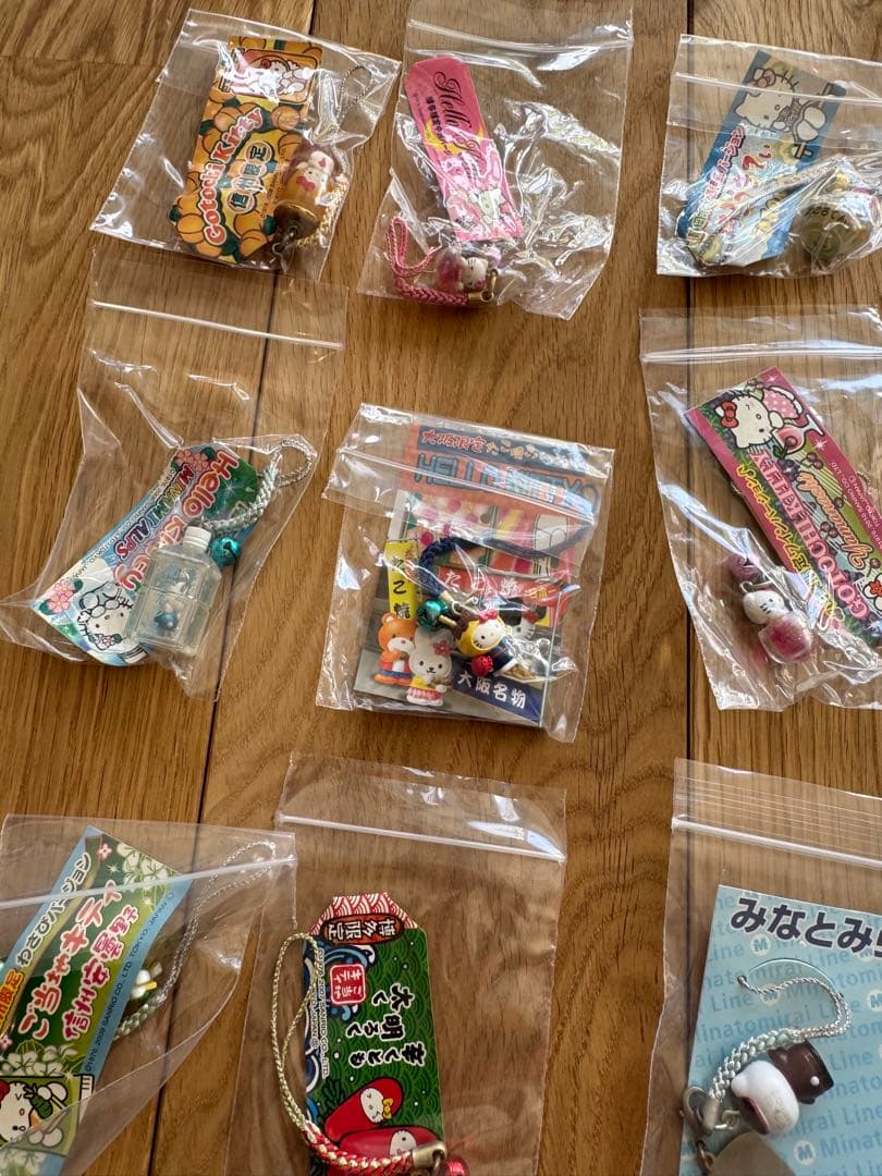 ハローキティーご当地ストラップ 121個セット まとめ売り(バラ売り不可)