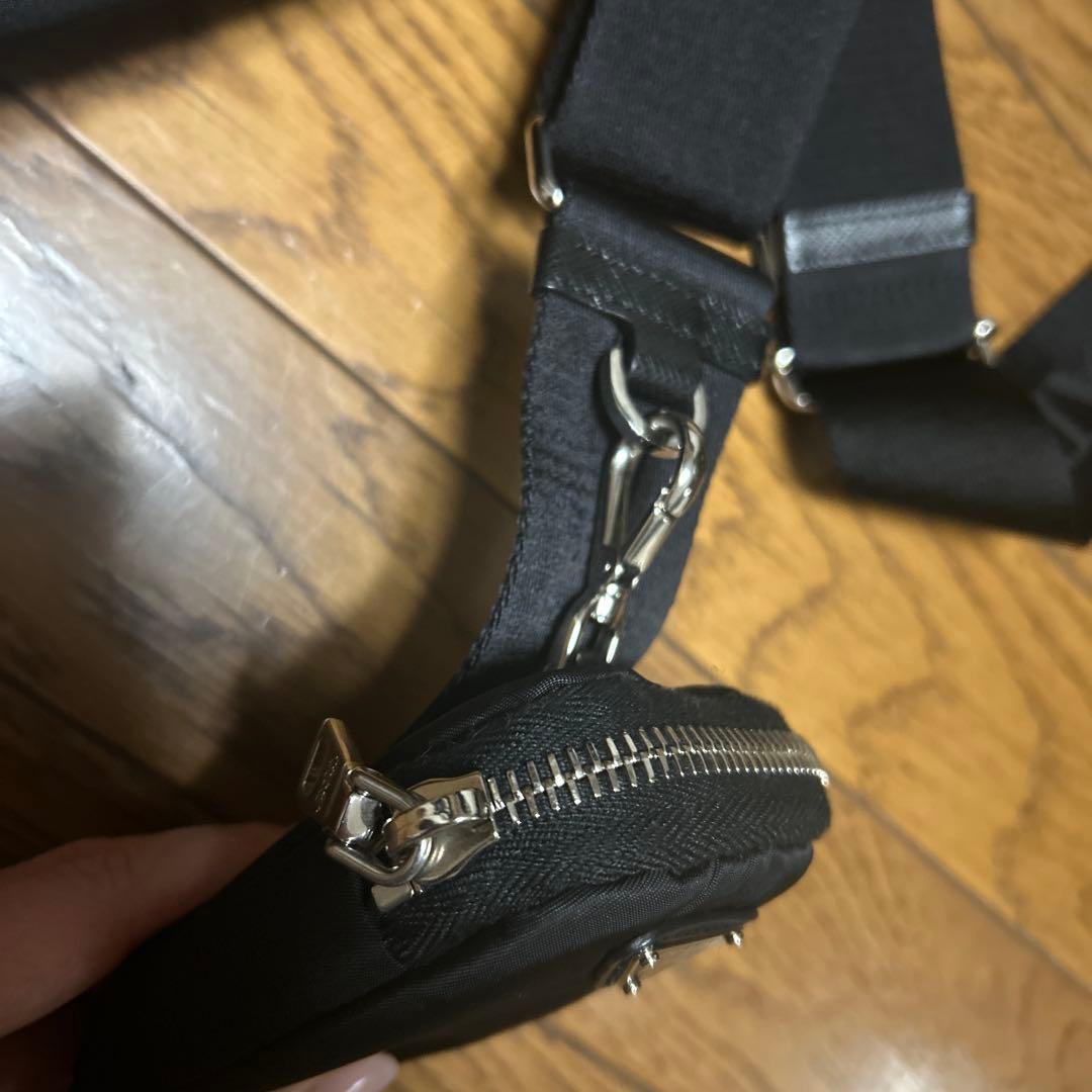 PRADA re-edition ブラック ショルダーバッグ