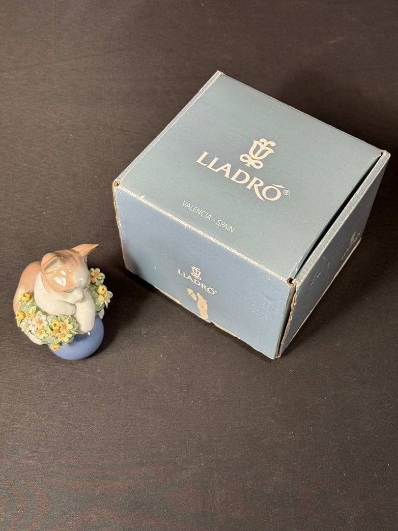 H83送料無料　リヤドロ　フィギュア　お昼寝の場所　猫　ネコ　LLADRO