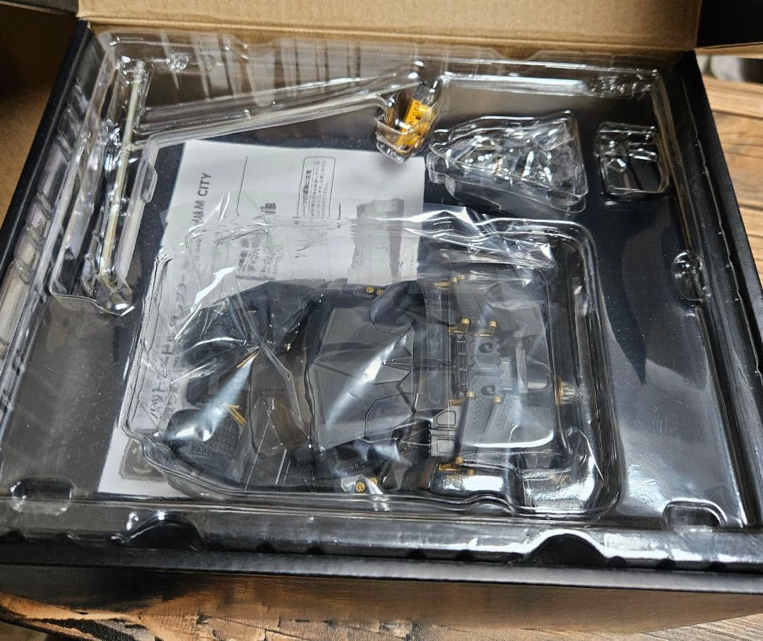 バットモービル•タンブラー•イン•ゴッサムシティスタチュー