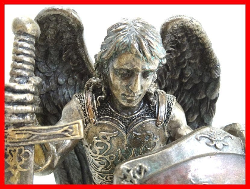 主を賛美する盾を持ち、跪く大天使ミカエル　レジン製モデル　中古　Mイ-365