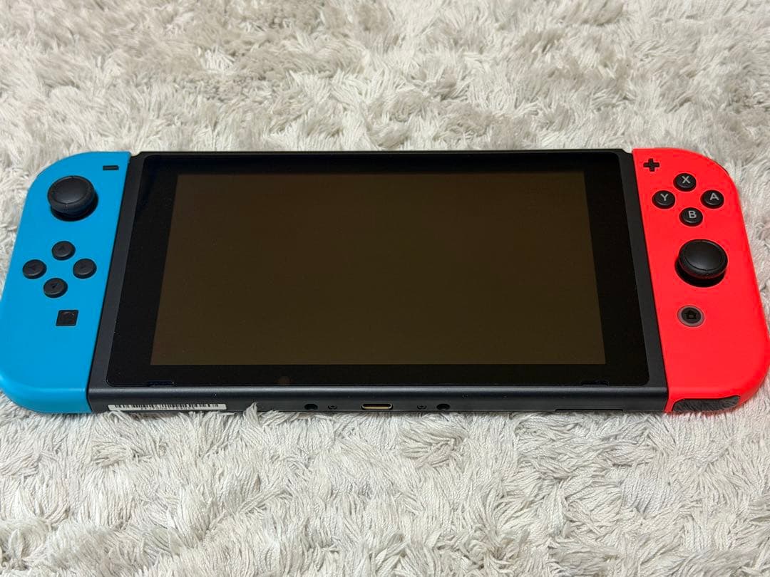 Nintendo Switch 本体　SDカード、シリコンカバー付