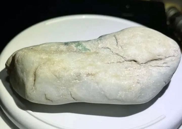 糸魚川翡翠　海石