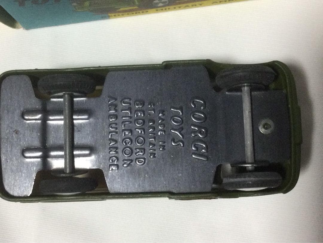 ミニカー Corgi Toys Bedford Utilicon Ambulance