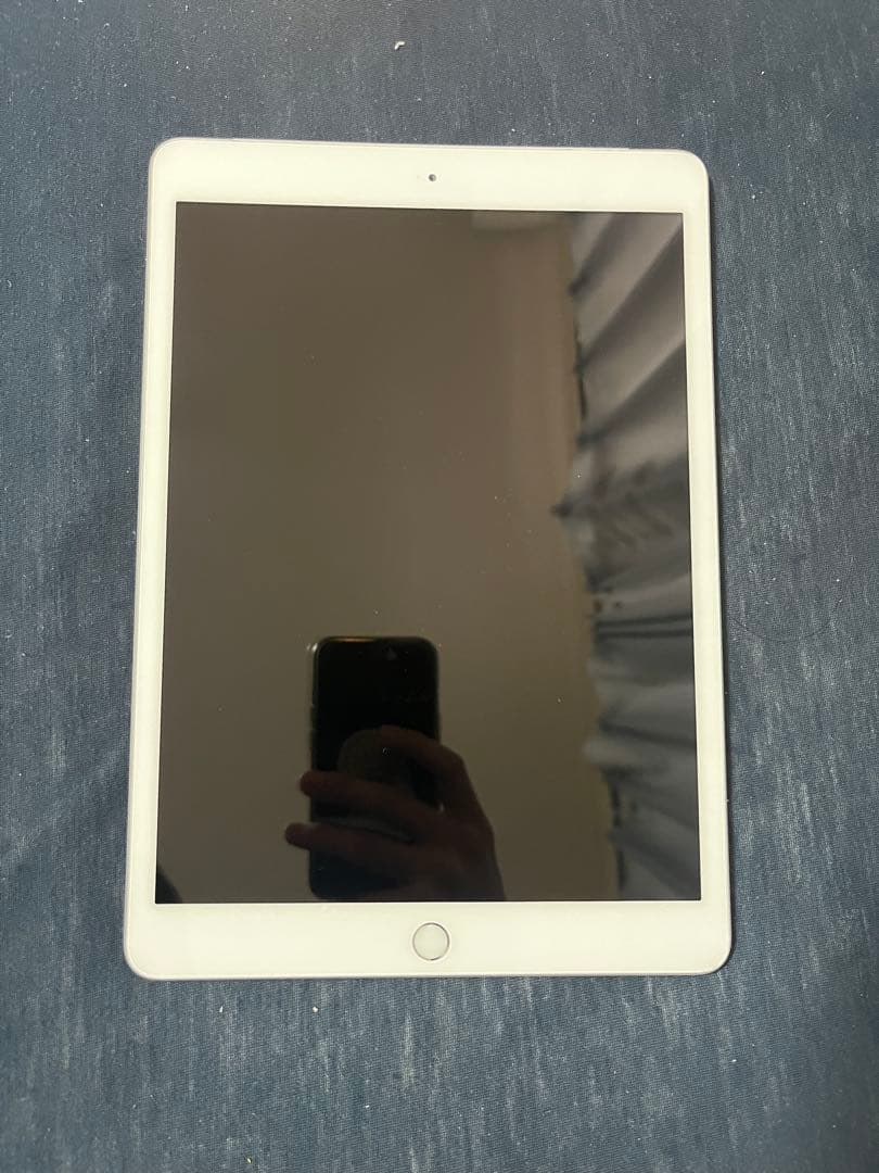 Apple iPad 第7世代 シルバー 128GB バッテリー最大容量89%