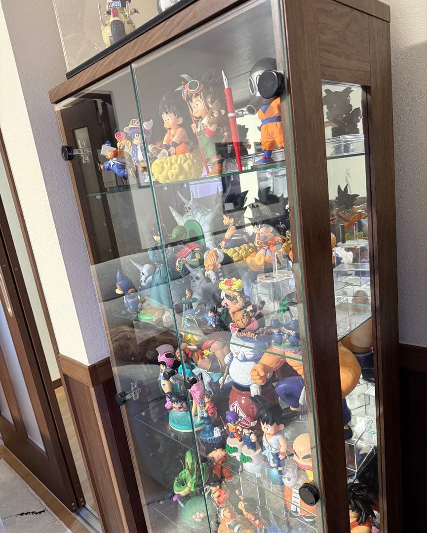 ニトリ　コレクションボード　フィギュアケース