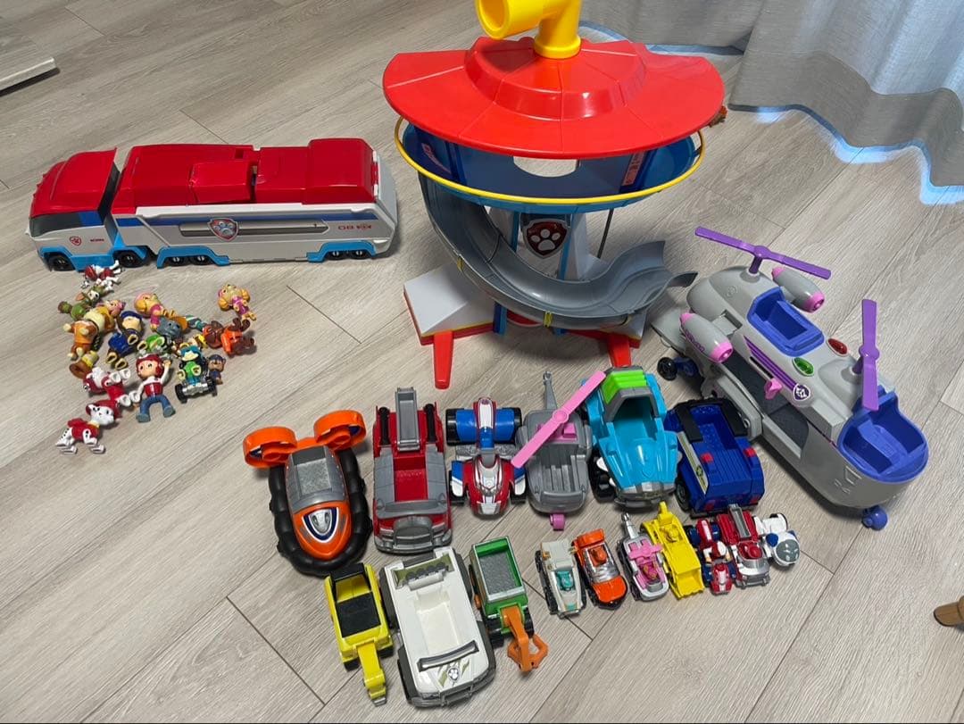 パウパトロール 車両とフィギュアセット