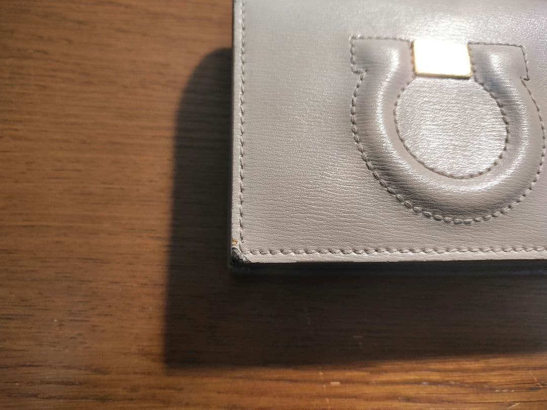 【レオン】フェラガモ レザー 二つ折り財布