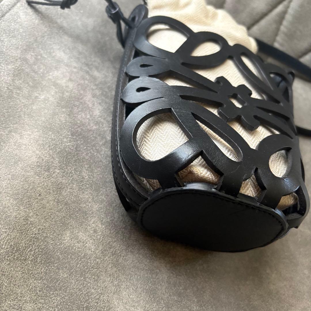 LOEWE ロエベ アナグラム カットアウト ポケット　ショルダー バッグ