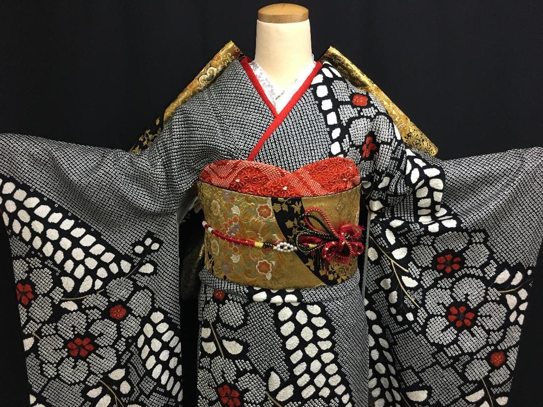 総絞り 黒地 下り藤枝葉花 振袖 黒金全通柄袋帯 振袖単品