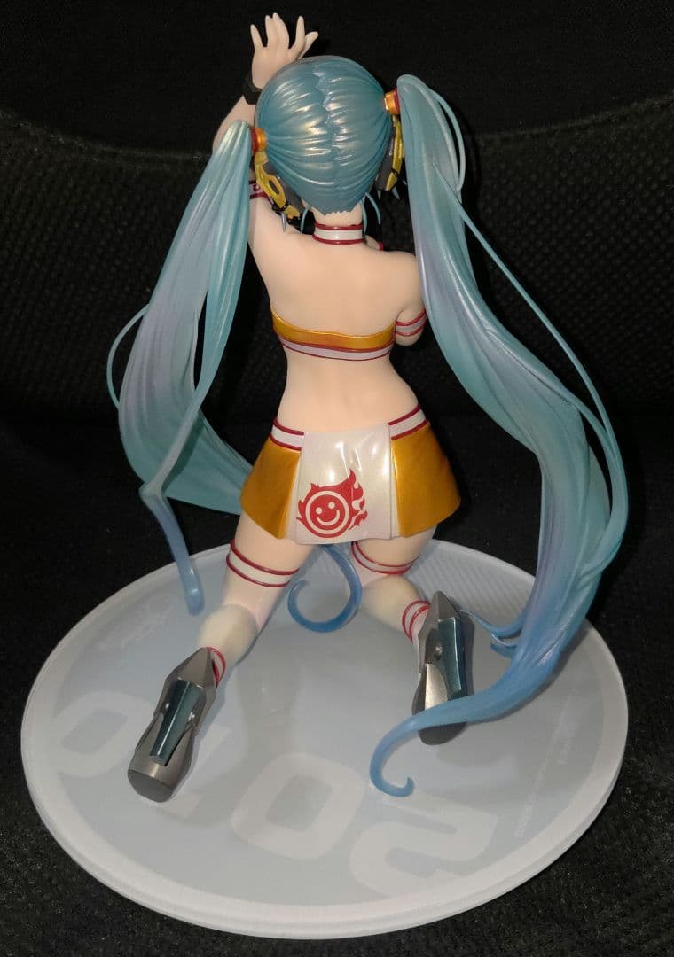 初音ミク　レーシングミク 2010 Ver. 1/7スケールフィギュア