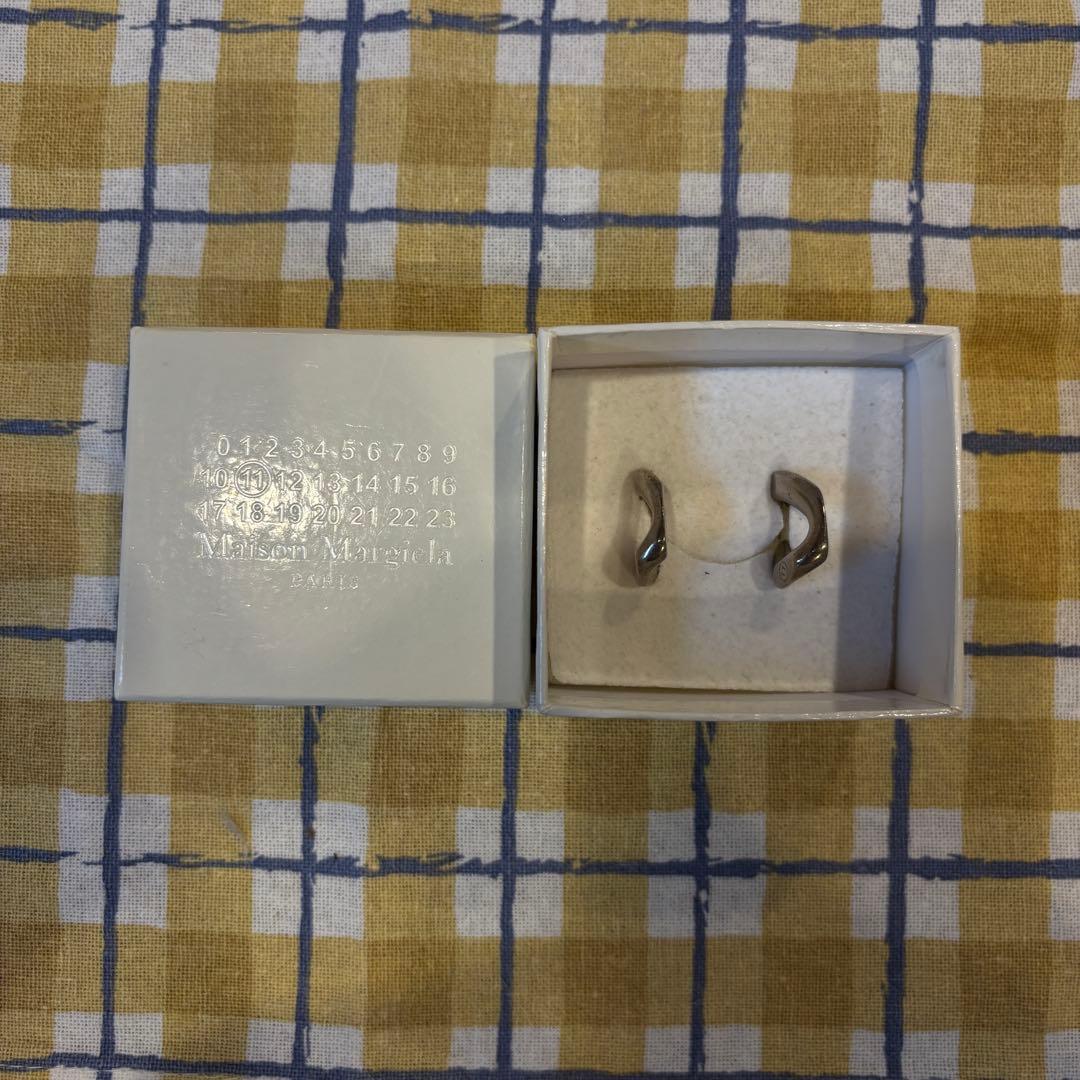 メゾンマルジェラ　変形ピアス　両耳用