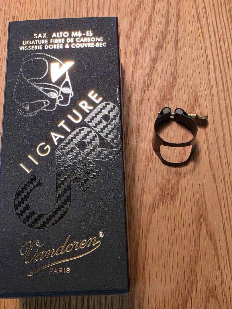 アルト用リガチャー カーボン