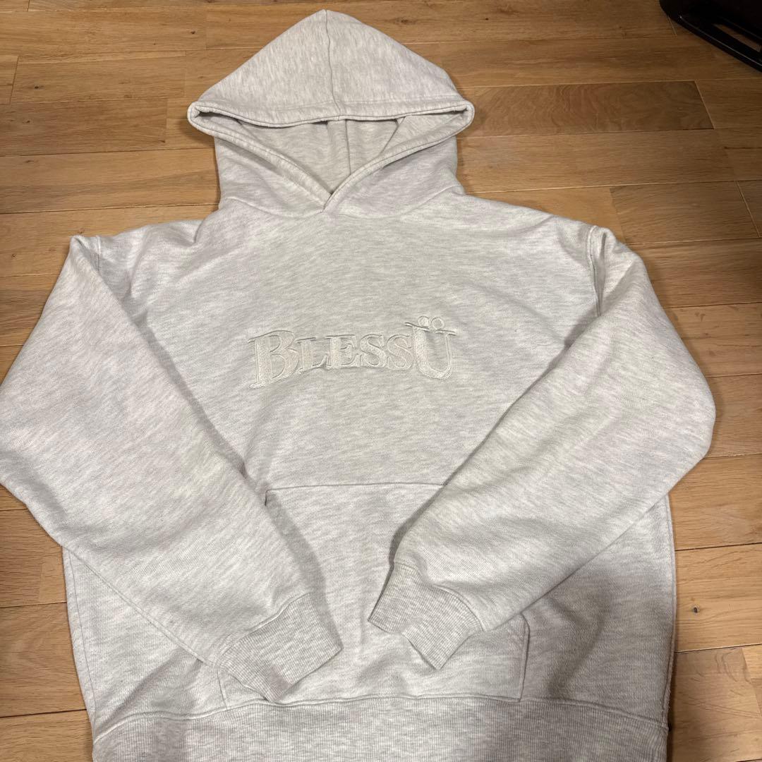 BlessU フード付きホワイトパーカー