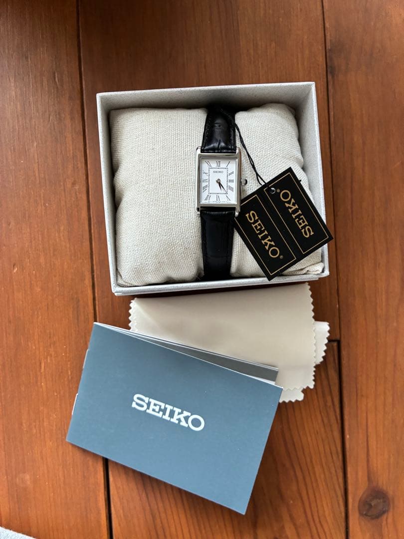 SEIKO レディース スクエアデザイン 時計 SWRO53