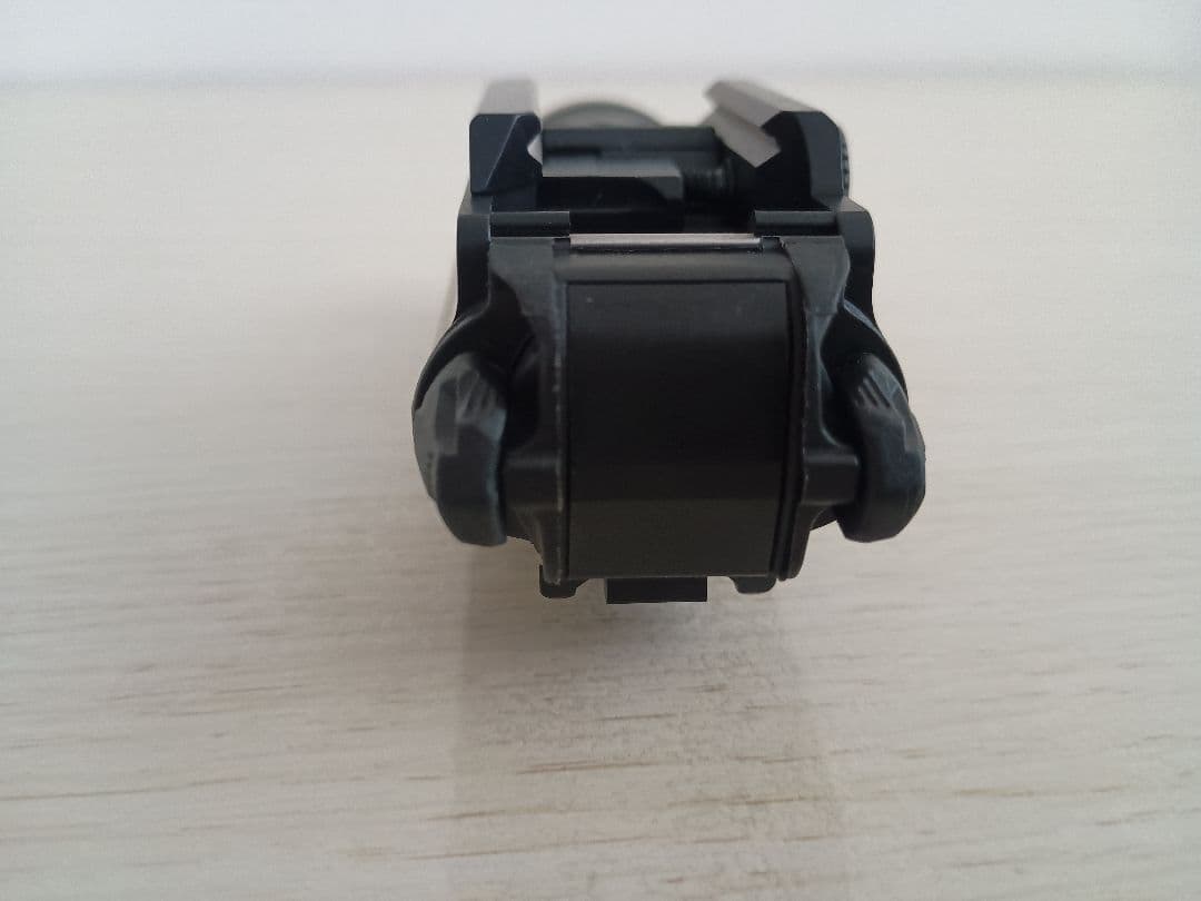 実物 Surefire XH30 1000ルーメン LEDライト