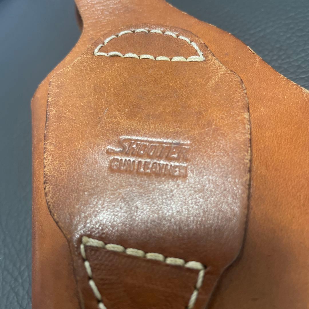 ブラウンレザー ホルスター スナップ付き