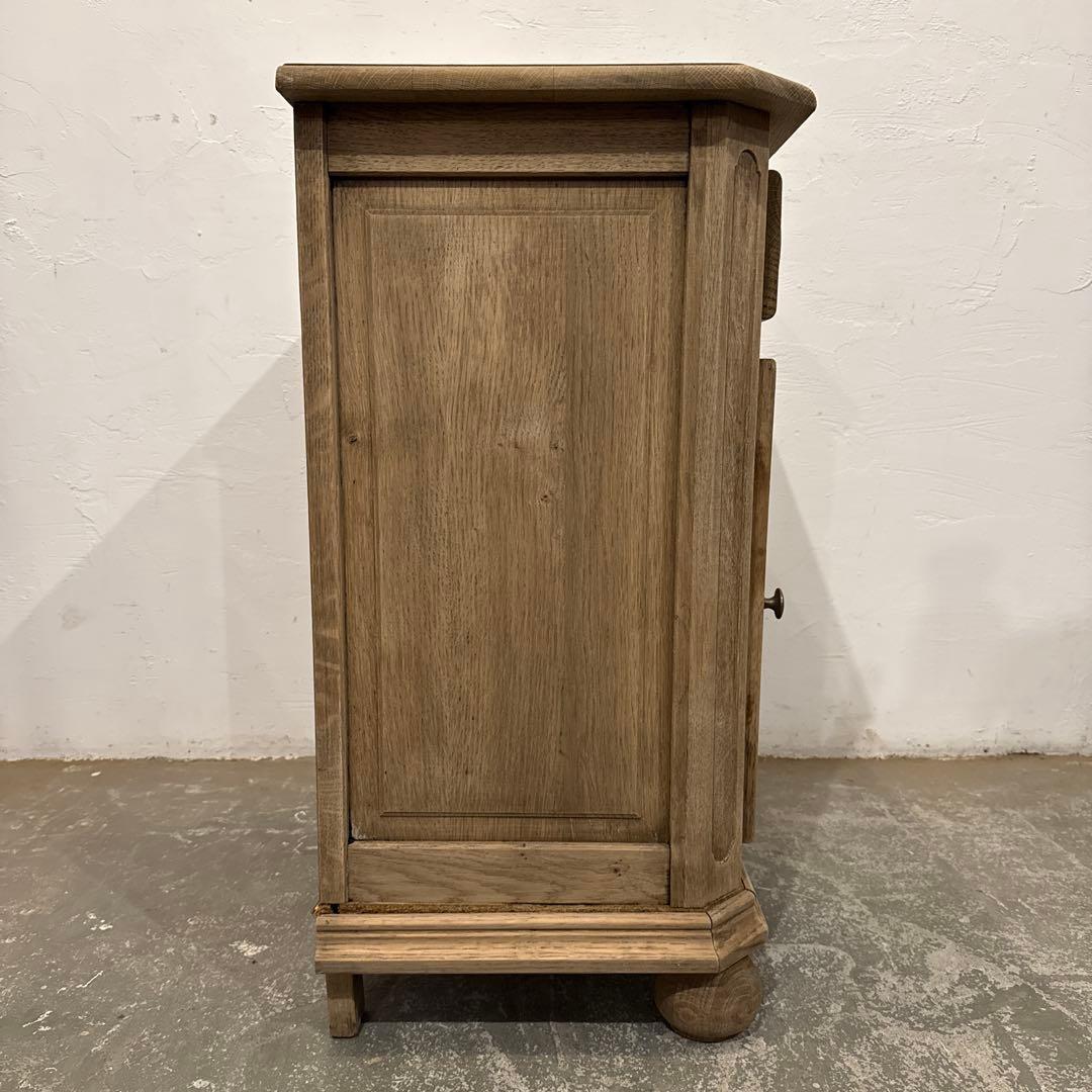 ヴィンテージ　木製サイドテーブル　引き出し／扉収納付き　剥離