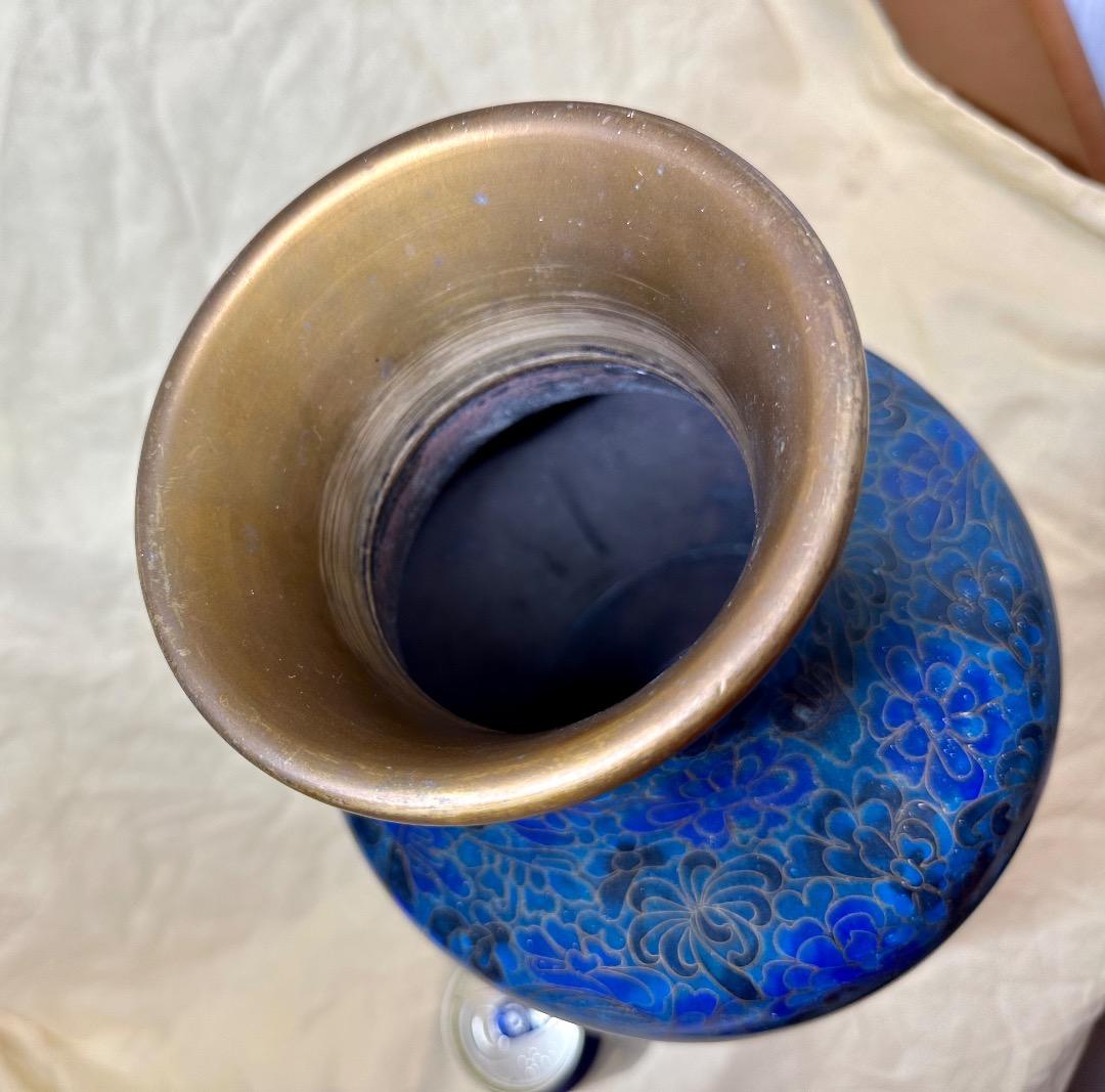 中国美術　七宝焼　 景泰藍大花瓶・細工菊花柄・台座付き